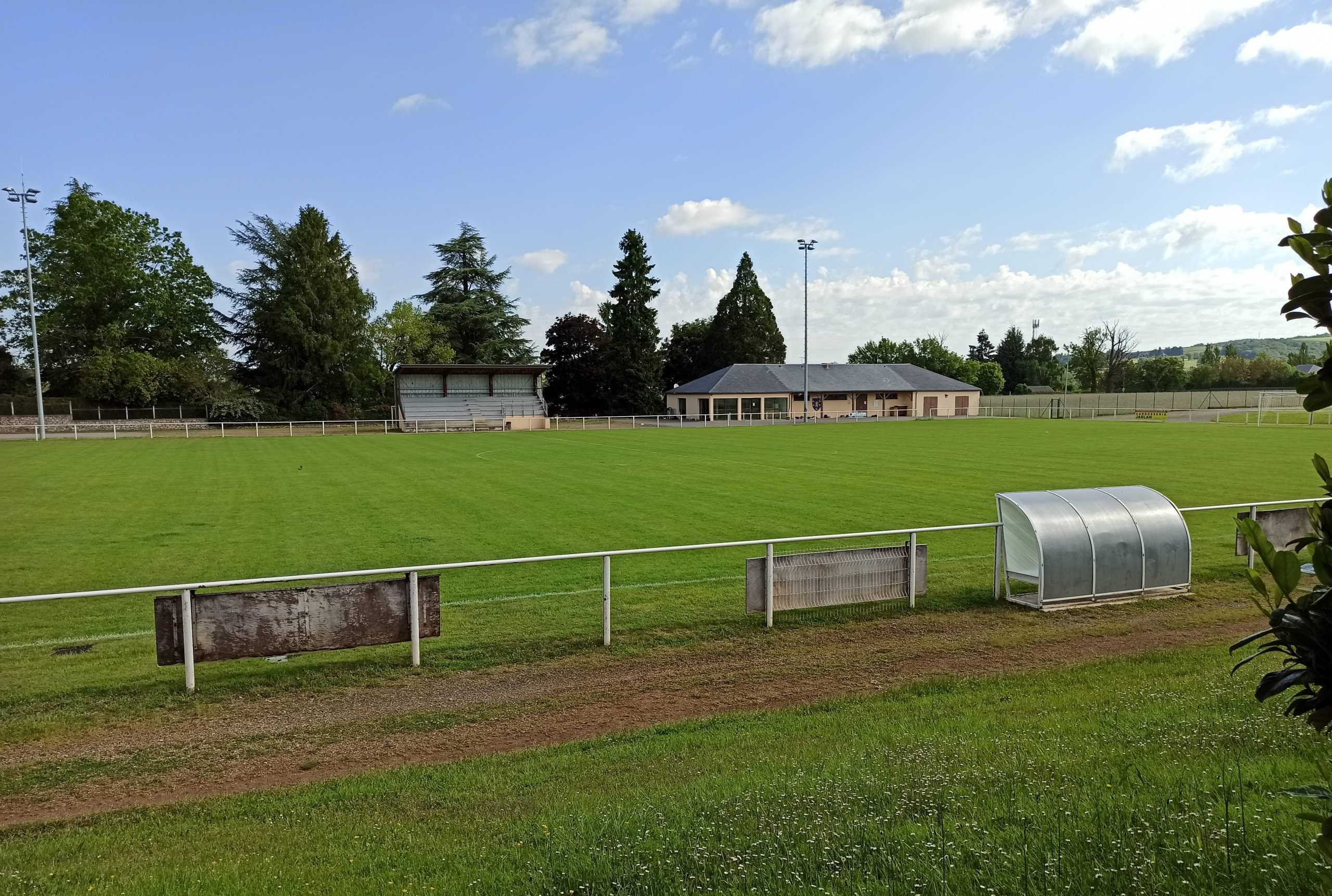 Lire la suite à propos de l’article Interdiction d’utiliser les terrains de foot